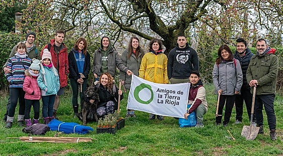 Plantación de árboles en Villamediana con Amigos de la Tierra
