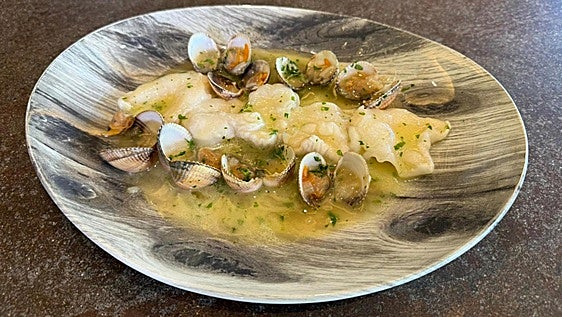 Kokotxas de bacalao con berberechos