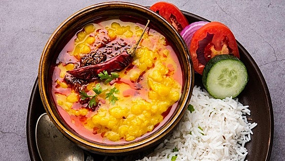 La receta de Dal Bhat Power, un plato típico de Nepal