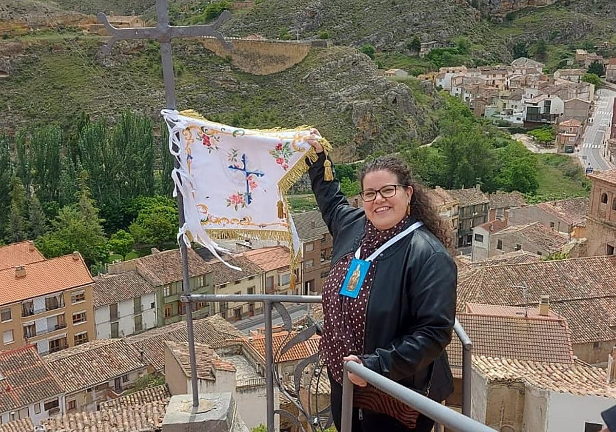 Alba Calavia Pando, con su bandera