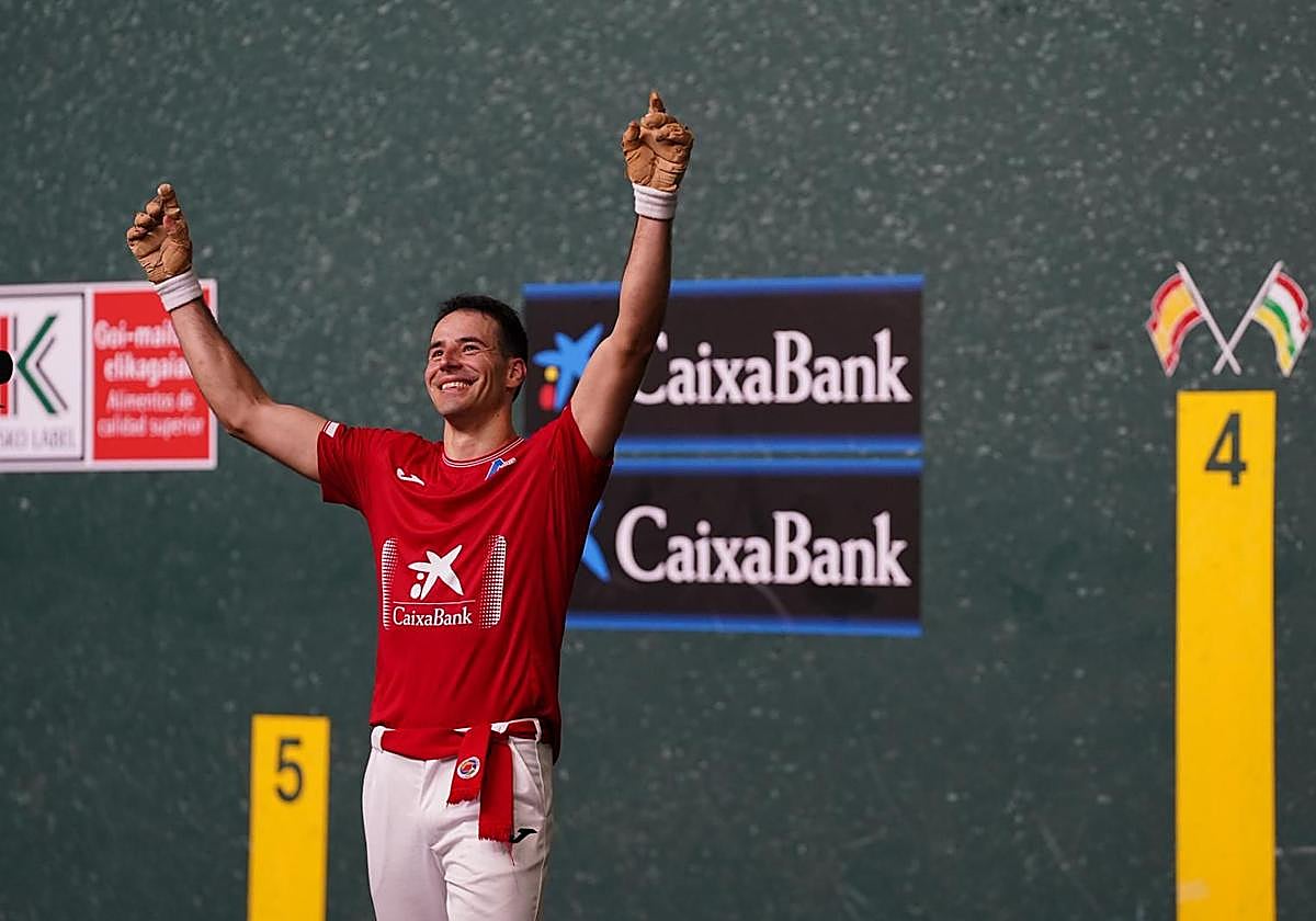 Dario celebra el trinfo.