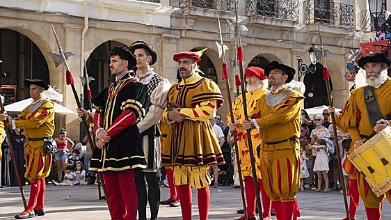 El emperador se anticipa al asedio