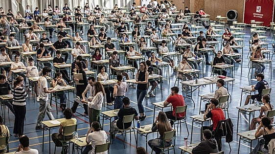 Familias afectadas por el polémico examen de Matemáticas: «Mi hijo no duerme desde entonces, me ha pedido ir al psicólogo»