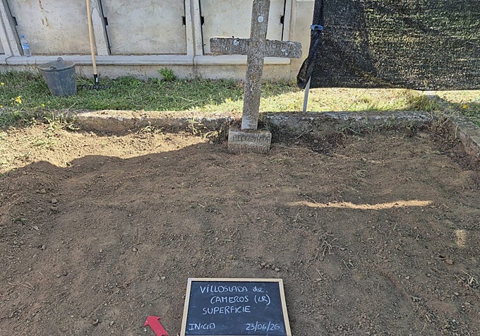 Imagen del inicio de la exhumación en Villoslada.
