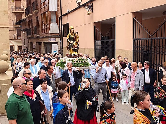 Nájera muestra su devoción a Santa María la Real para ir despidiendo sus fiestas