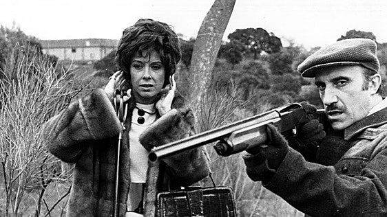 Mónica Randall y José Sazatornil, en una escena de 'La escopeta nacional'.