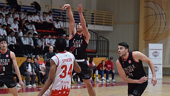 Joey Reilly, un metepuntos para el LogroBasket