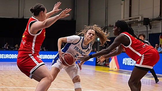 Adriana Díaz capitanea a España hacia el oro en el Eurobasket U18