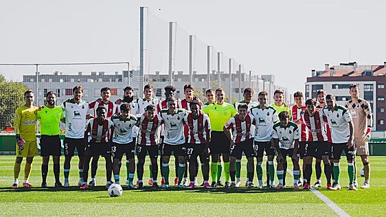 Unai Mendia reparte minutos en el amistoso frente al Racing de Santander