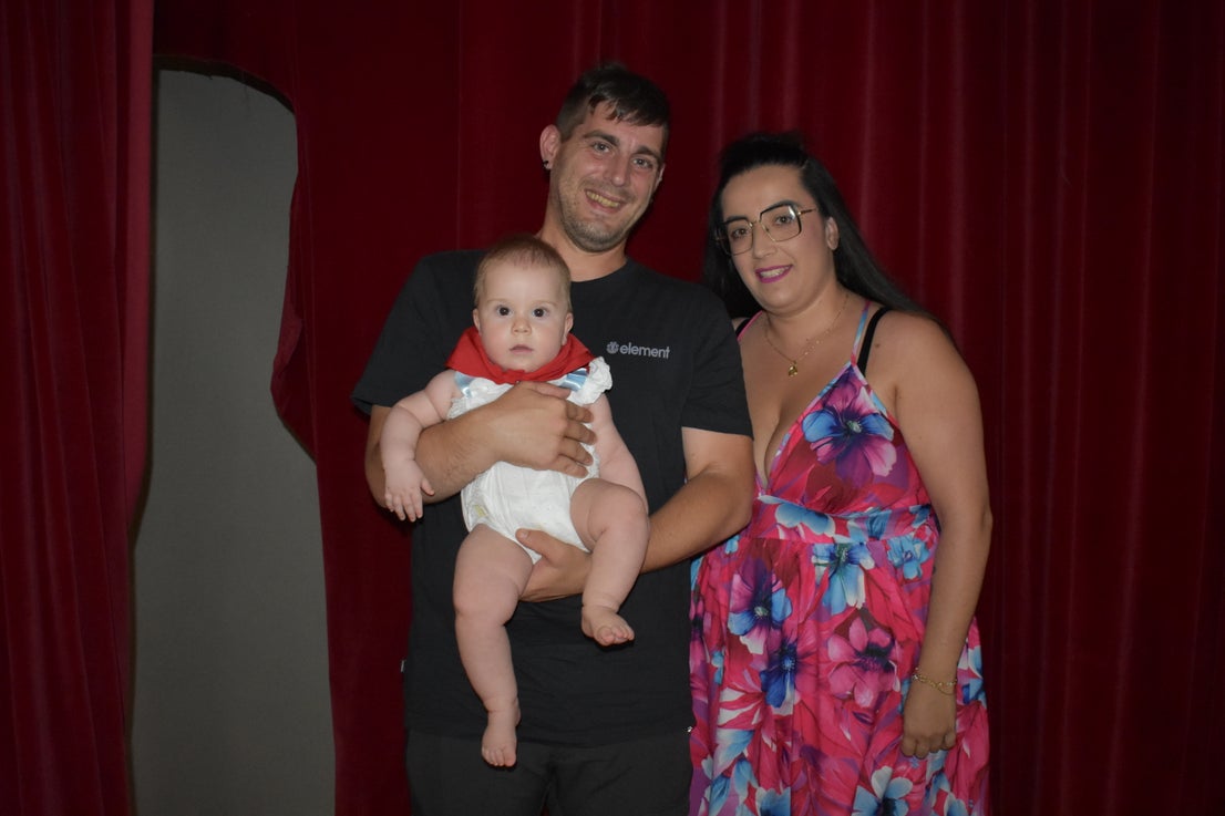 La entrega de pañuelos por las fiestas de Santa Ana