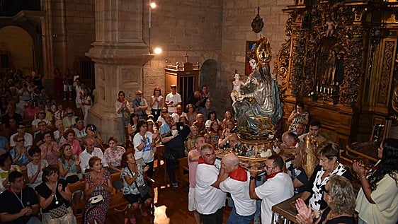 Despedida de Santa Ana y de las danzas en Cervera