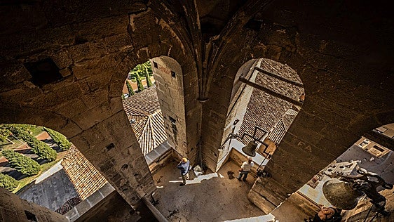 La visita a la torre de la Iglesia de Santiago: lo que puede verse dentro y desde ella