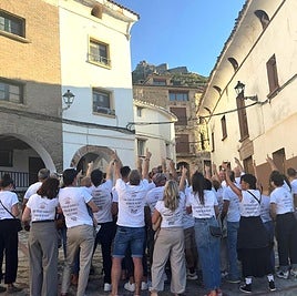 Protesta de los vecinos para apoyar al castillo de Jubera.