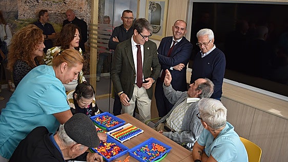 Visita de autoridades al centro de día de Cervera del Río Alhama