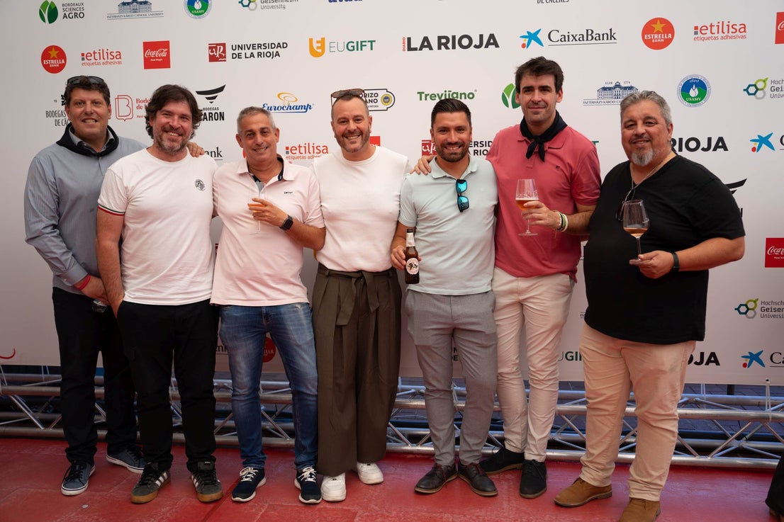 Álvaro Mayoral, junto a Rodrigo Pérez, José Félix Fernández, Cristian del Río, Álvar Campo, Gonzalo del Hoyo y Alberto Sevilla, de Estrella Damm. 