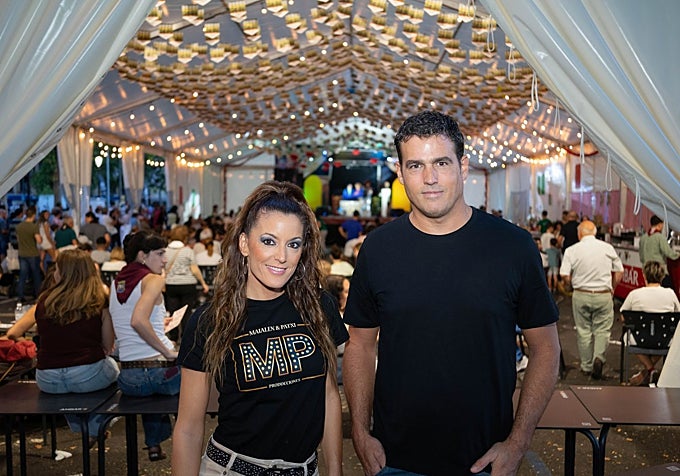 Maialen y Patxi, en su escenario habitual, la carpa de la Casa de Andalucía