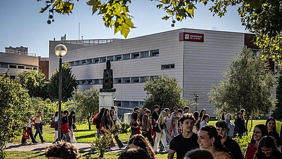 La UR recibe 2.105 solicitudes para las 30 plazas del grado de Medicina