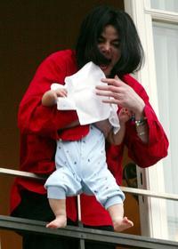 Michael Jackson recupera la custodia de sus dos hijos