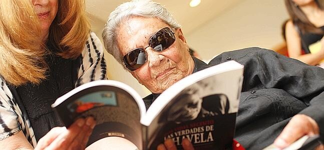 Chavela Vargas, durante la presentación de su nuevo disco-libro. / José Ramón Ladra | Virginia Carrasco