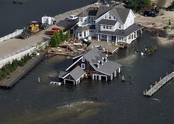 Una casa dañada en Nueva Jersey por el huracán. / Reuters