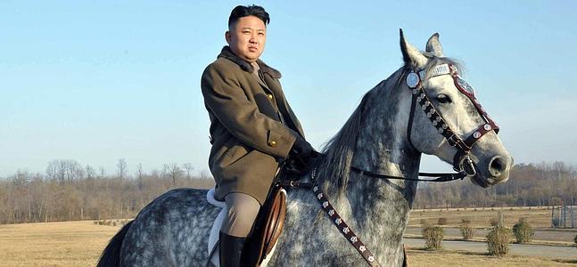 El líder norcoreano montando a caballo./ Afp