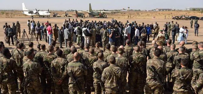 Soldados franceses en la base cercana a Bamako. / Afp