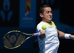 Almagro golpea una pelota durante el Abierto de Australia./AFP