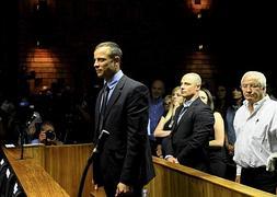 Pistorius comparece en el Tribunal de la Magistratura de Pretoria. / Efe