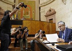 Griñán, ayer en el Parlamento andaluz./ R. Caro (Efe)