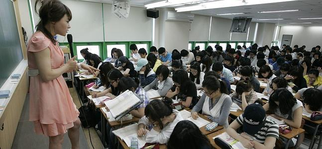 Clases de inglés en una escuela de Seúl. / Archivo