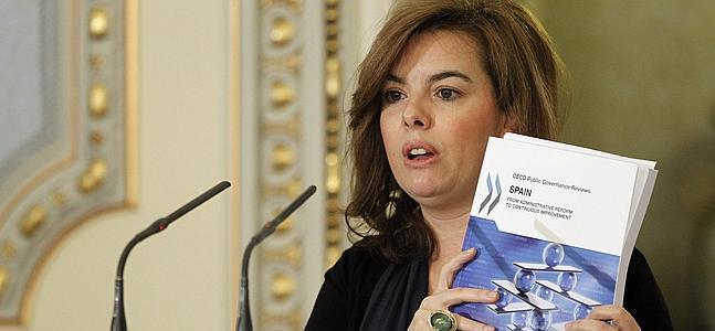 La vicepresidenta del Gobierno, Soraya Sáenz de Santamaría. / Chema Moya (Efe)