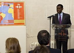 El presidente de Guinea Ecuatorial, Teodoro Obiang NGuema (d), durante la conferencia. / Efe