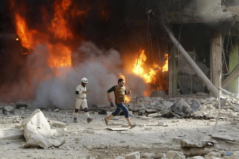 Imagen de un incendio provocado por el bombardeo en Alepo 