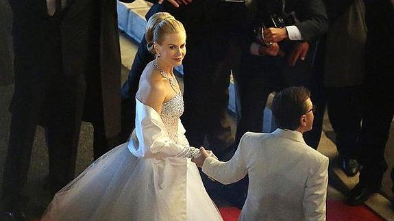 Nicole Kidman caracterizada de Grace Kelly. 