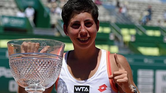 Carla Suárez celebra el título en Portugal. 