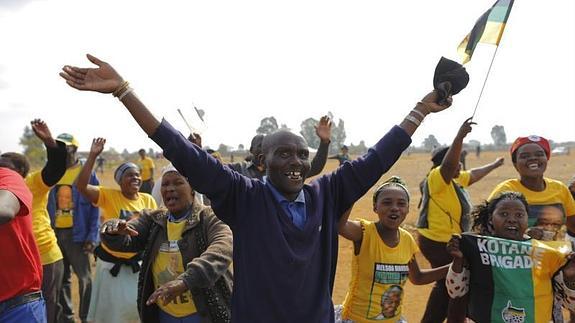 El partido de Mandela logra otra mayoría absoluta en las elecciones en Sudáfrica