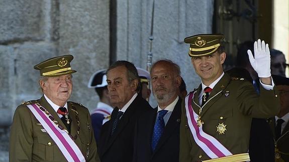 El Rey Juan Carlos, junto al Príncipe Felipe 