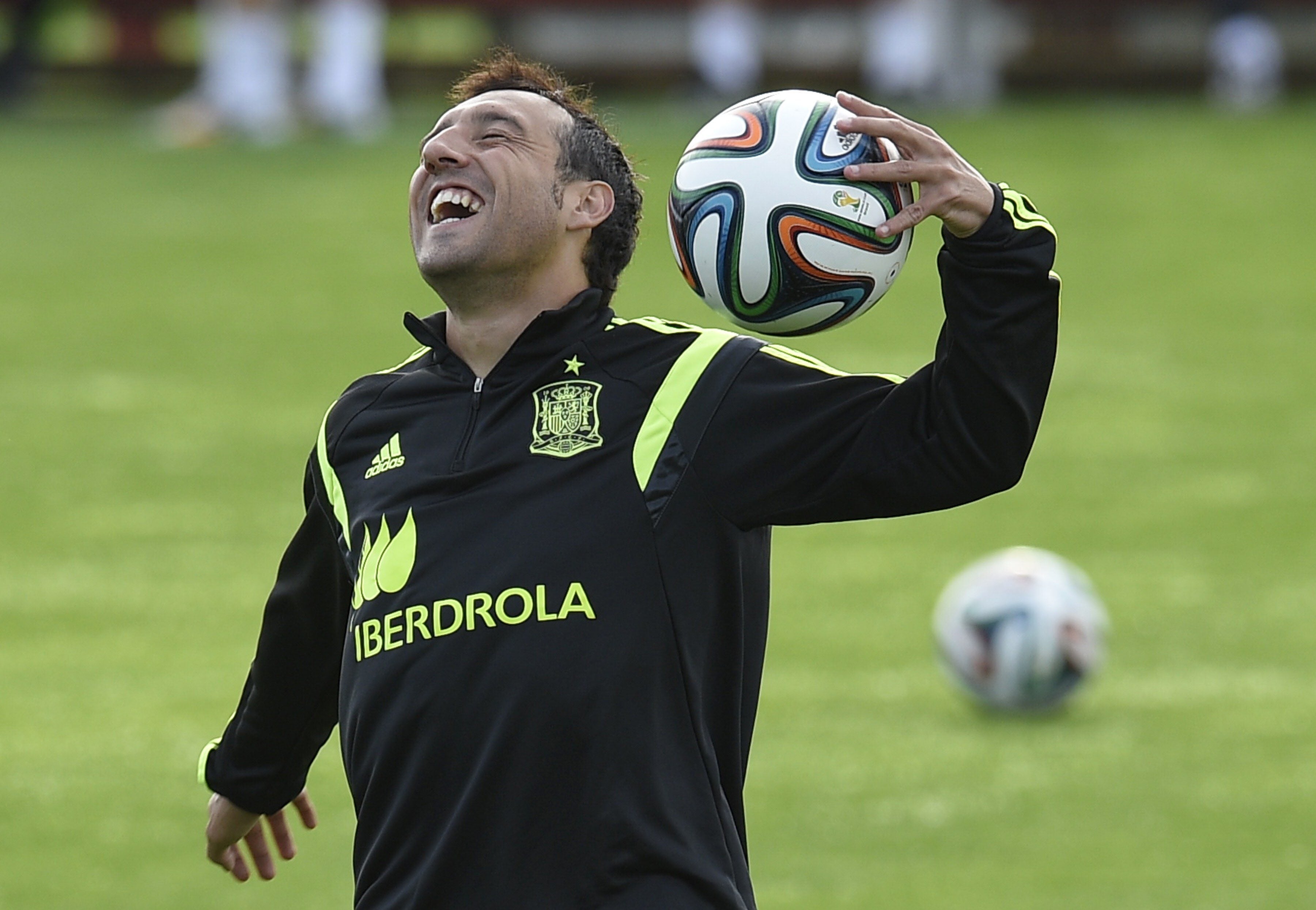 Cazorla sonríe durante el entrenamiento.