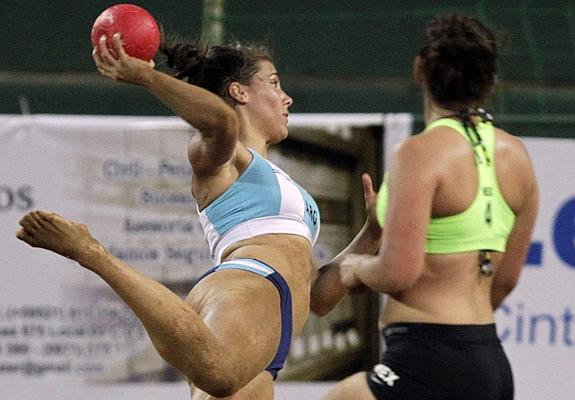 Las jugadoras de balonmano playa podrán elegir uniforme