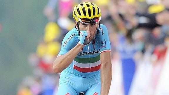 Nibali celebra su victoria de etapa. 