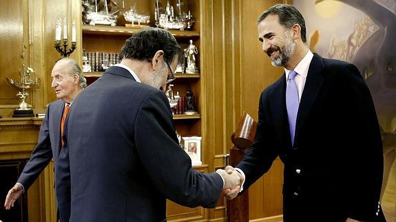 Felipe VI recibe a Mariano Rajoy.