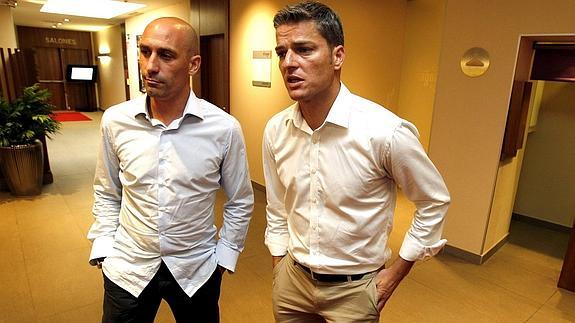 Luis Rubiales (i), presidente de la AFE y el gerente de la entidad, Luis Gil. 