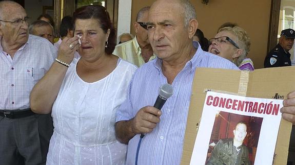 Vecinos del sacerdote español piden su libertad. 