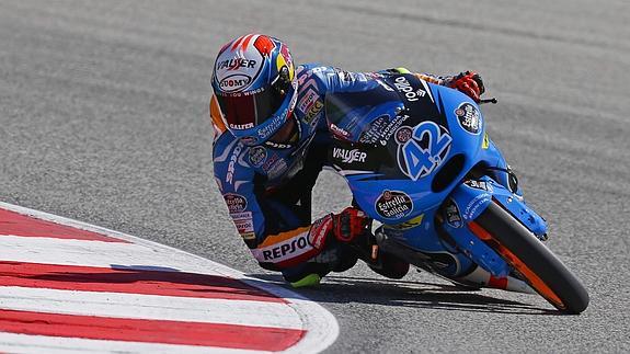 Rins vence el derbi de Moto3