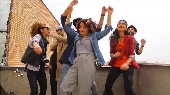 Los jóvenes iraníes bailando 'Happy'. 