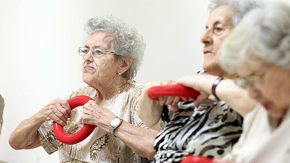 Ancianos en una residencia.