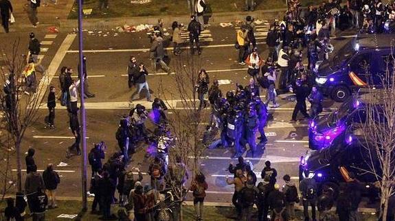 Disturbios en las inmediaciones de la plaza Colón de Madrid tras las marchas del 22M. 