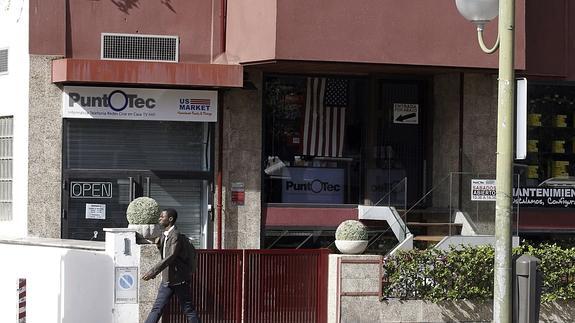 Vista de una tienda PuntoTec de la calle Pío XII de Madrid.