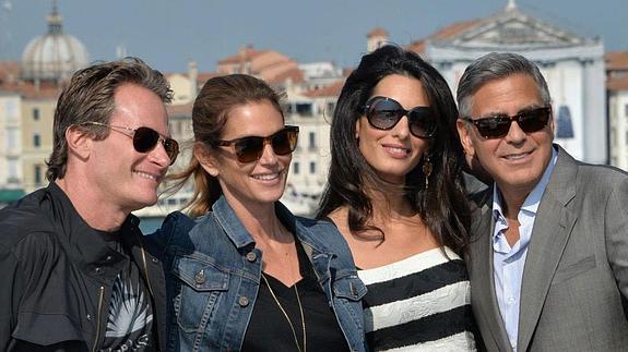 Rande Gerber y Cindy Crawford, junto a Amal Alamuddin y George Clooney. 
