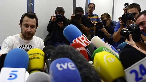 El marido de Teresa Romero, ayer en una rueda de prensa. 